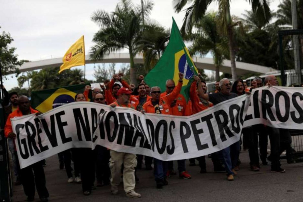 Petroleiros anunciam greve após descumprimento da estatal 
