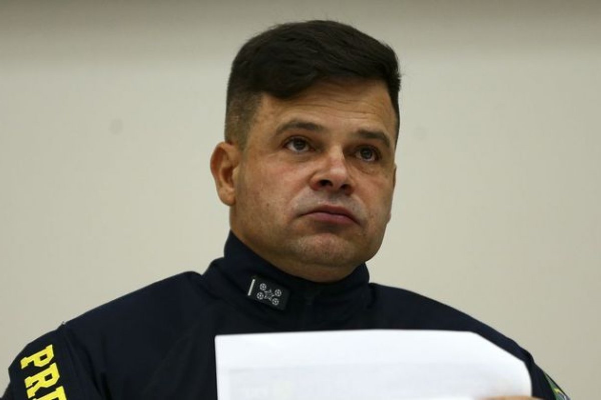 Réu por improbidade, diretor-geral da PRF é exonerado
