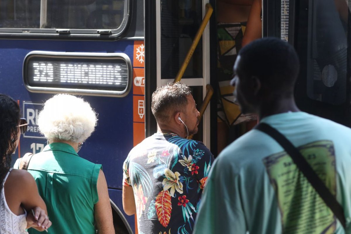 Brasil registra 239 mortes por Covid-19 e 56,6 mil novos casos em 24 horas