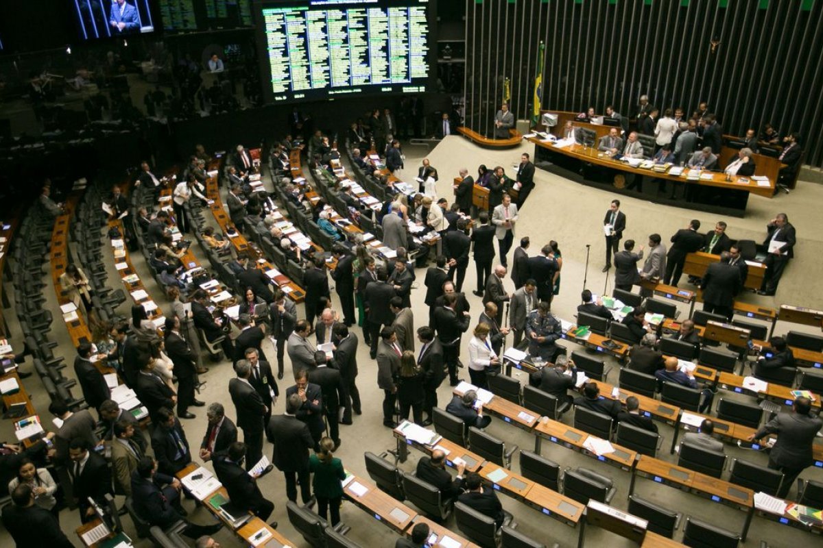 Câmara dos Deputados aprova aumento salarial dos ministros do STF
