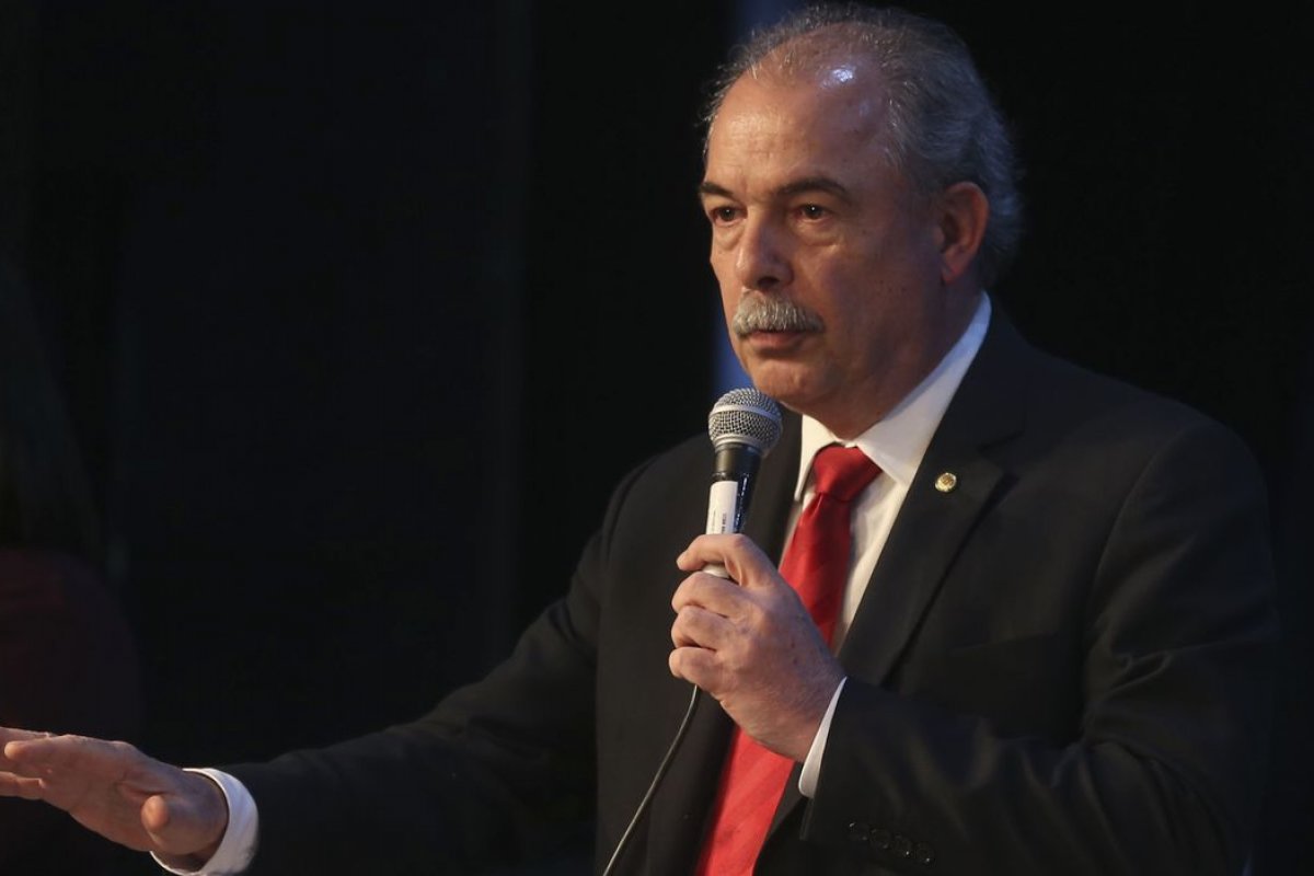 Aloizio Mercadante anuncia nova diretoria do BNDES: “Não vamos trazer a do passado”