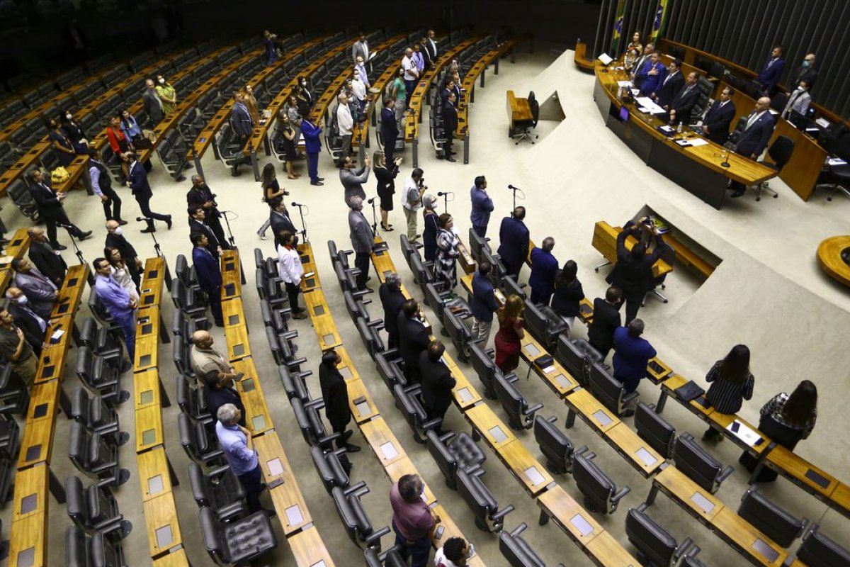 PEC da Transição é aprovada pela Câmara em segundo turno