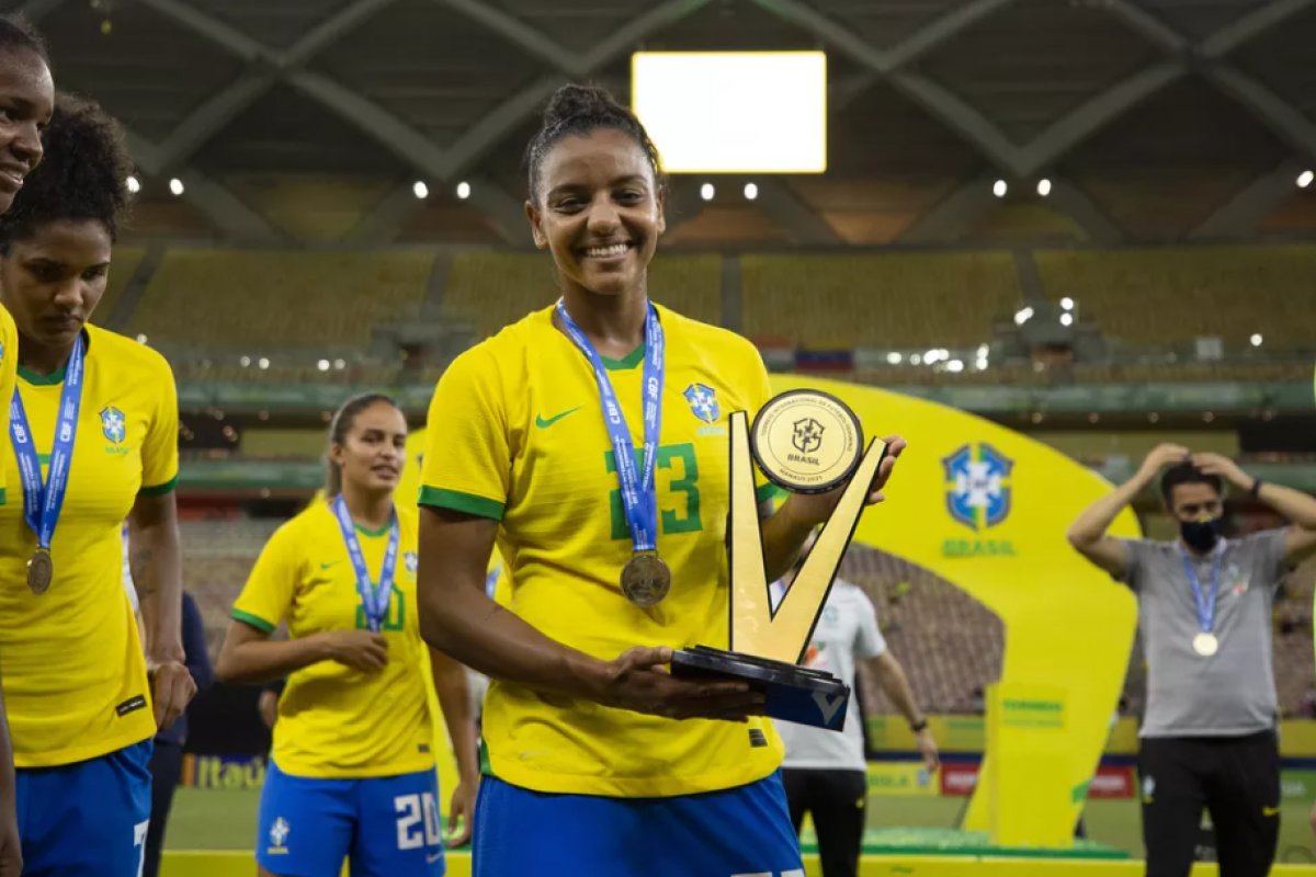 Três brasileiras figuram na lista inicial do "The Guardian" de melhores do mundo no futebol 