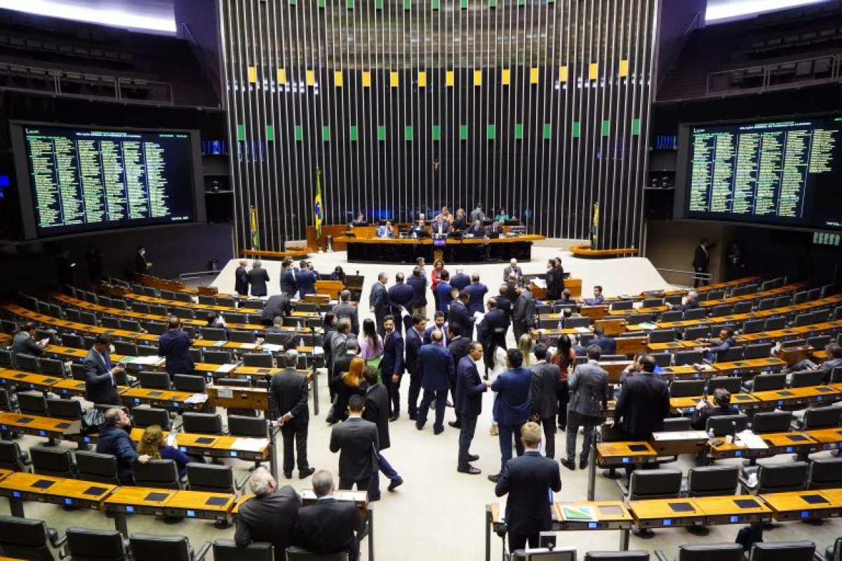 PEC da Transição: confira como foi a votação na Câmara 