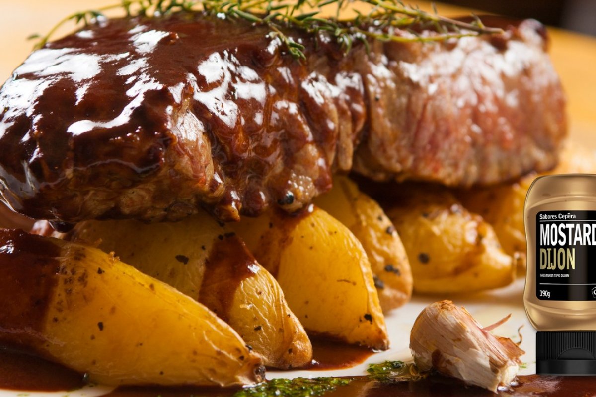 Filé com Molho de Mostarda Dijon e Batata Sauté é uma ótima pedida para a ceia de Natal! 