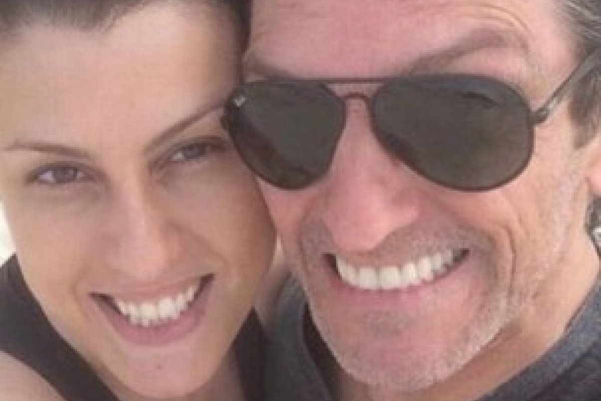 Ex-Titã Paulo Miklos se casa hoje em São Paulo com a produtora Renata Galvão 
