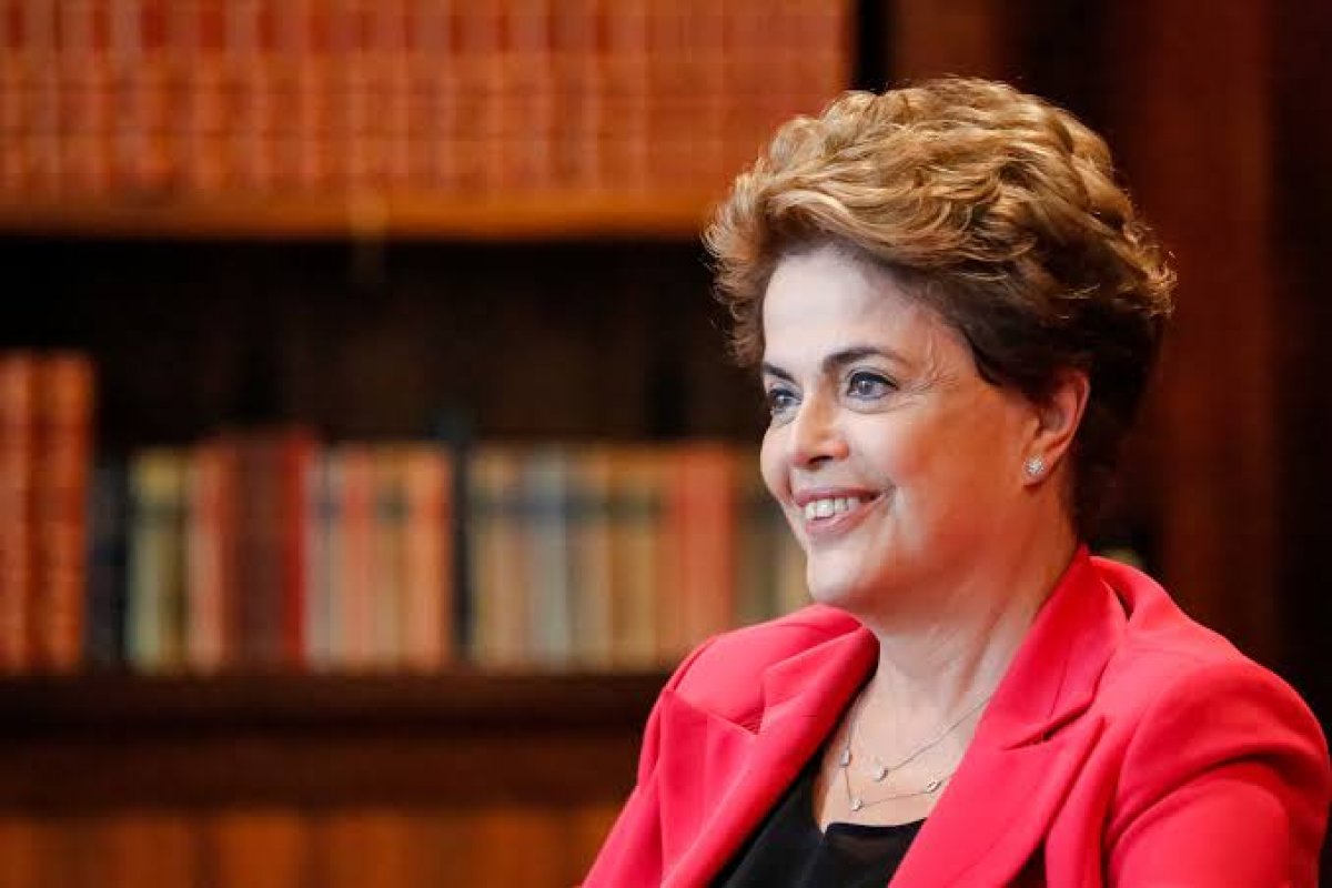Contas presidenciais de Dilma Rousseff são aprovadas com ressalvas
