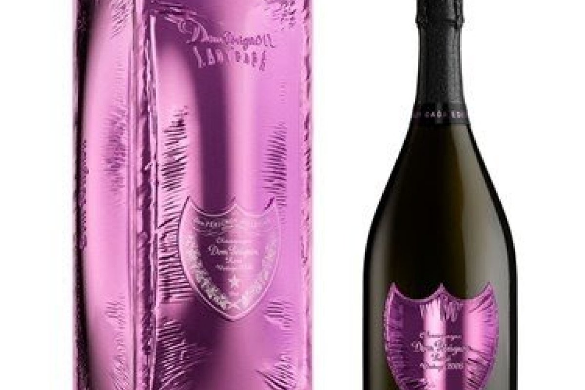 Dom Pérignon e Lady Gaga juntaram-se novamente para a criação de uma garrafa de champanhe rosé vintage! 