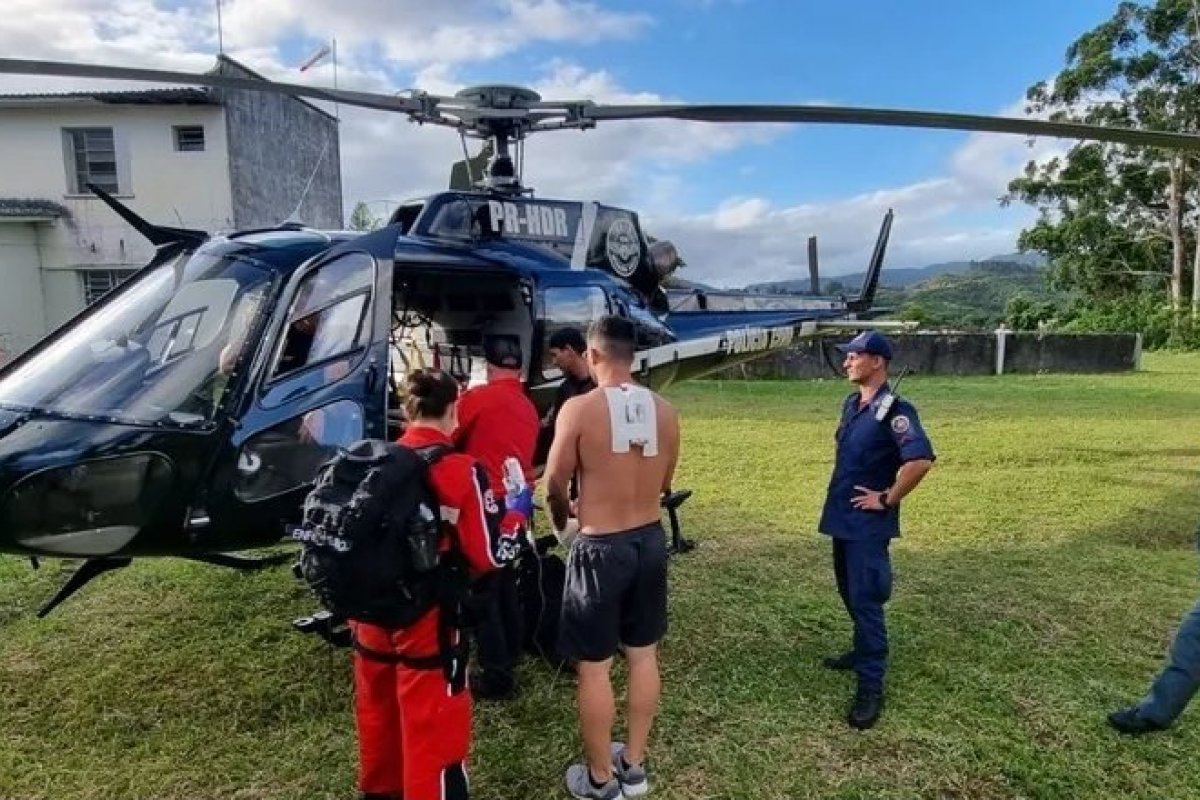 Estudante de 15 anos esfaqueia professor ao saber que seria reprovado 