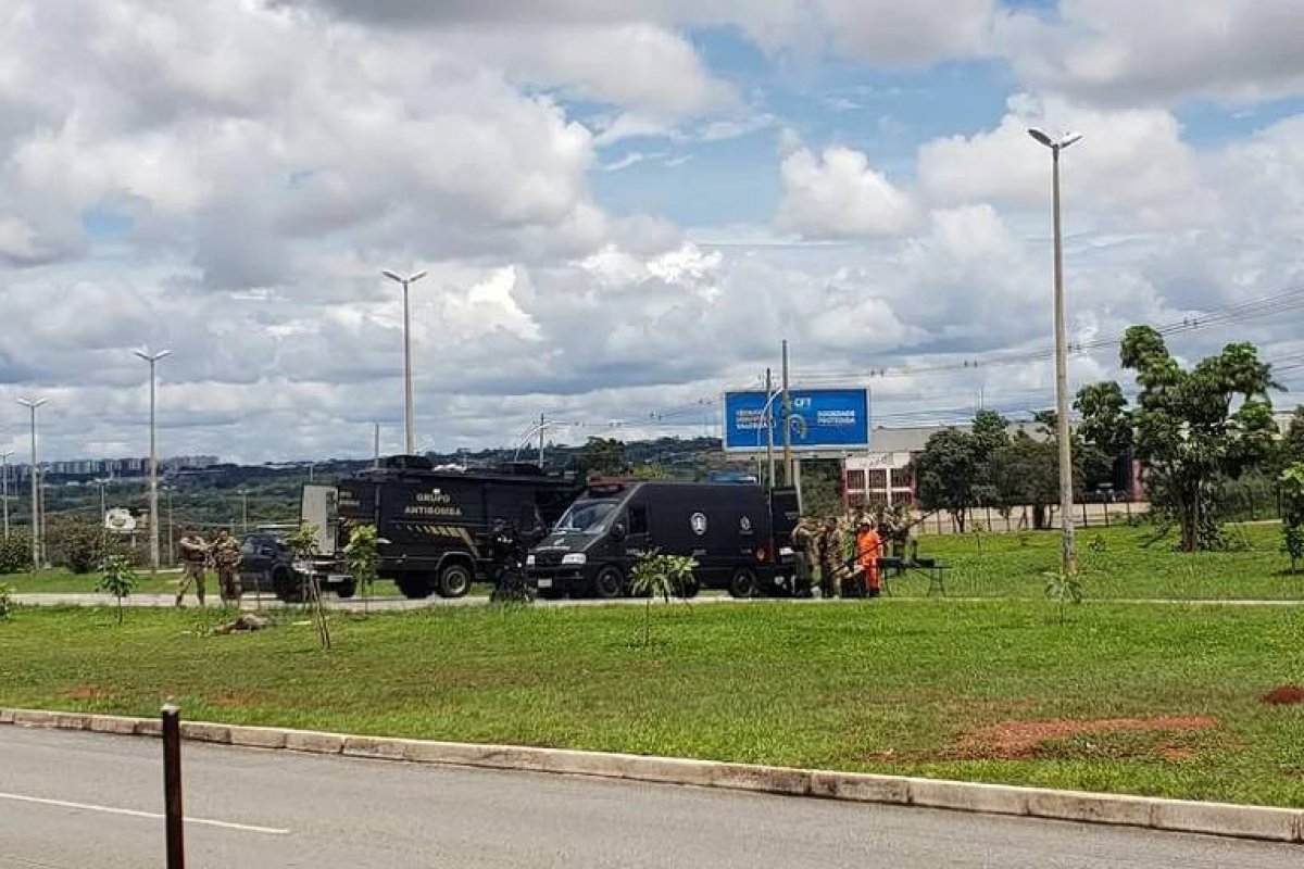 Bomba deixada perto do Aeroporto Brasília foi acionada, mas falhou, diz perícia