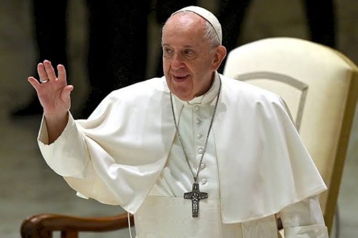 Papa faz apelo para 'silenciar armas' na Ucrânia durante mensagem de Natal