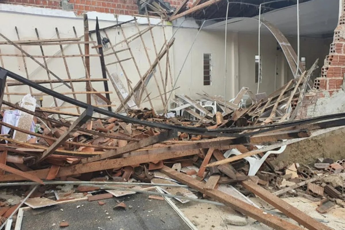 Chuva forte provoca desabamento de teto de igreja no norte da Bahia