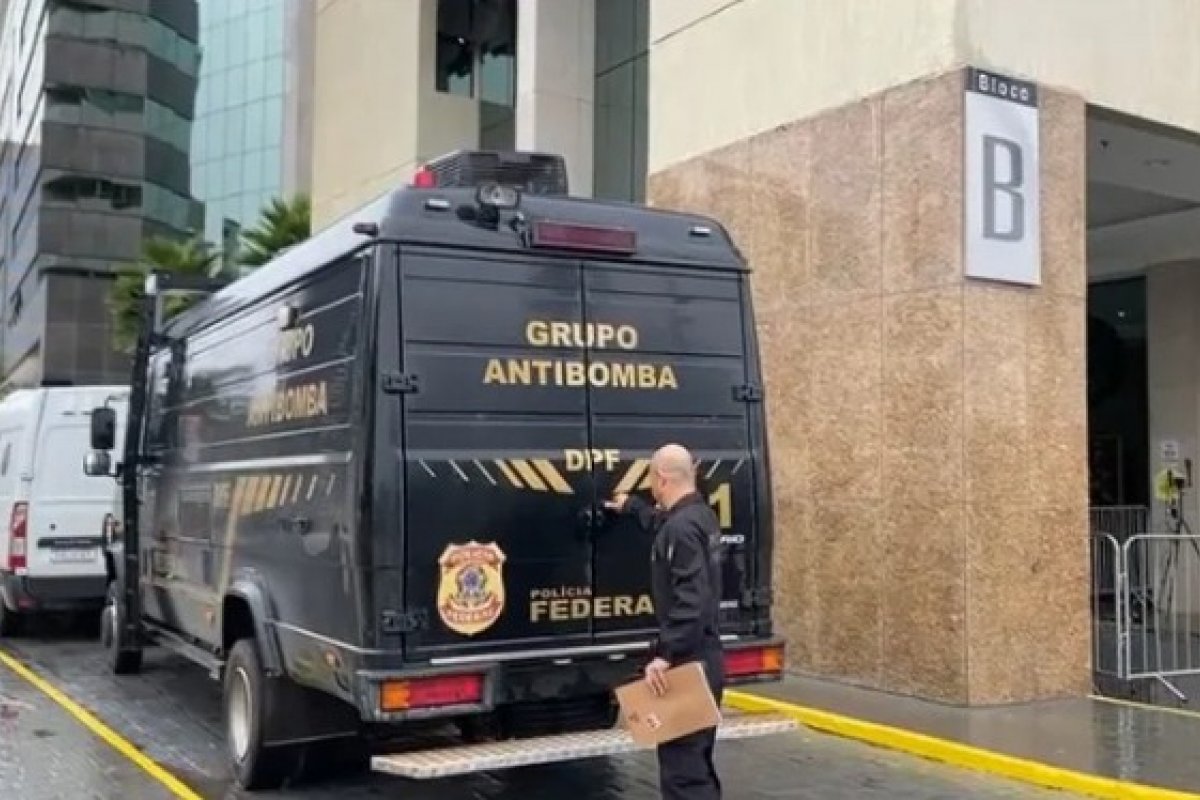 Antibomba visita hotel de Lula; polícia reforça esquema de segurança para a posse 