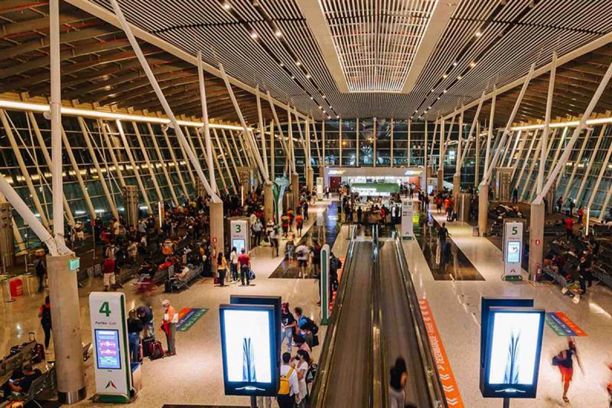 Aeroporto de Brasília vai reforçar segurança após homem armar bomba no local