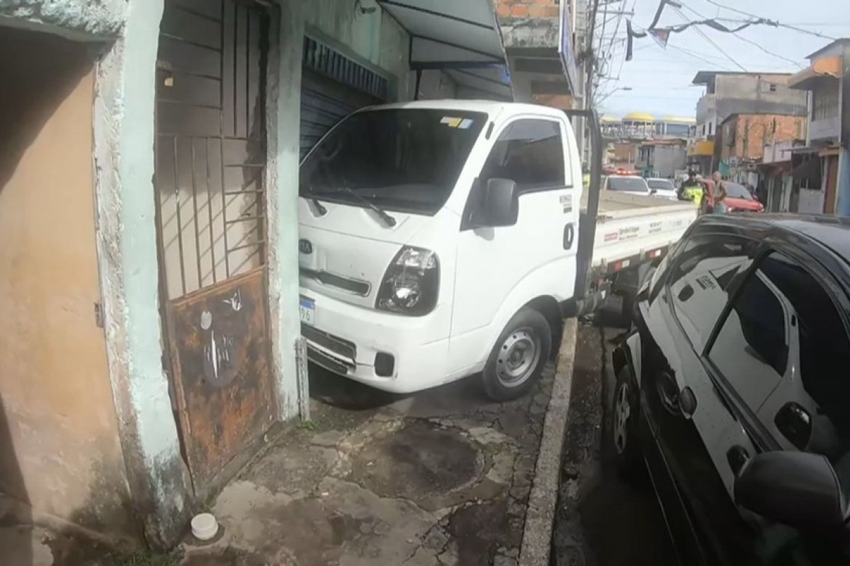 Salvador: bar é invadido por caminhão no Bairro da Paz