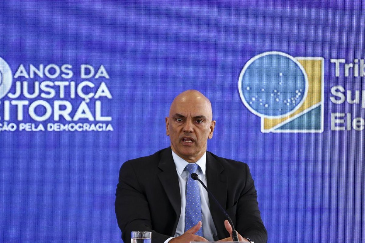 Moraes determina prisão de influencers ligados ao canal do YouTube 'Hipócritas'