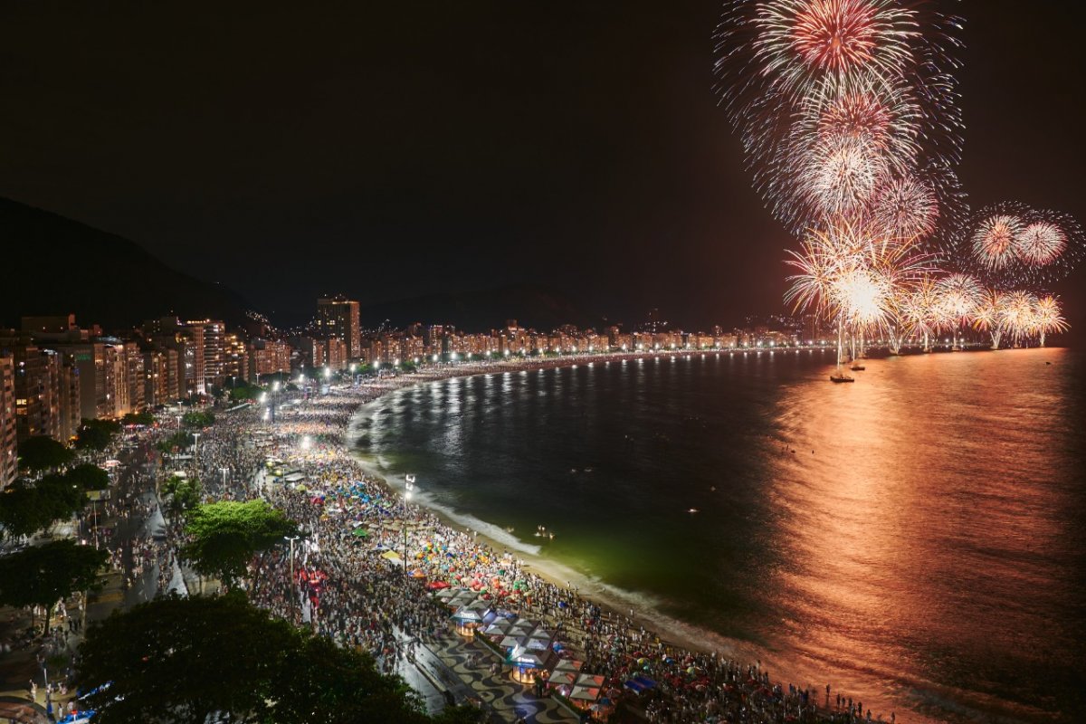 Fairmont Rio de Janeiro marca presença no icônico Ano Novo na praia de Copacabana! 