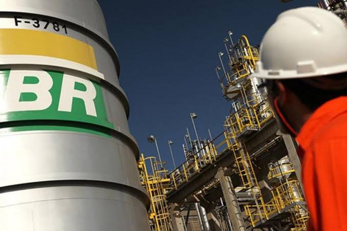 Concorrente para a Petrobras pode ajudar no mercado de querosene, diz governo 