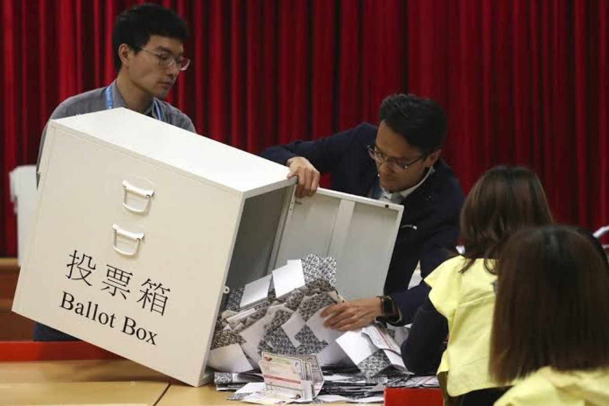 Pró-democracia derrota governo local nas eleições distritais em Hong Kong