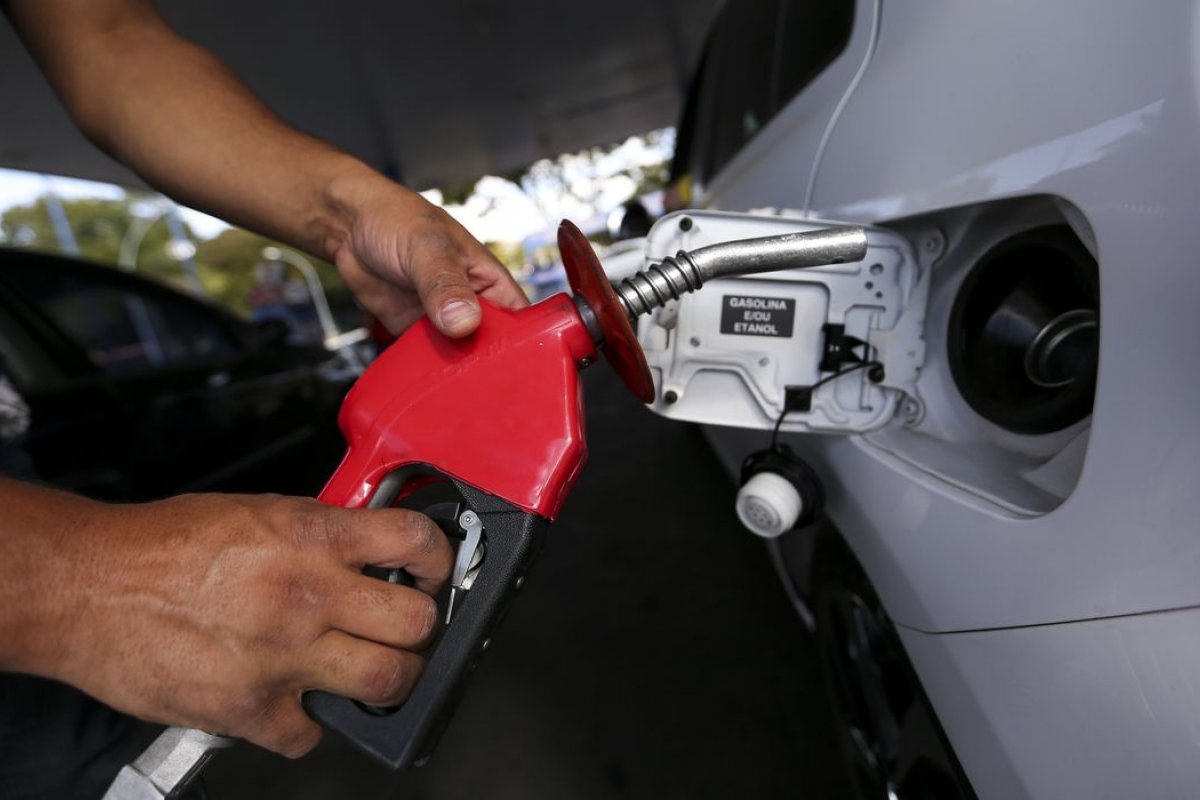 Reoneração de combustíveis deve elevar preço da gasolina em R$ 0,69 por litro