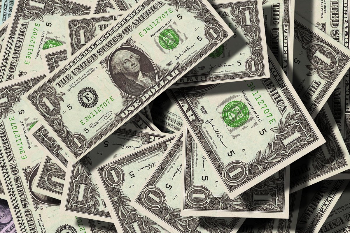 Dólar comercial cai e Ibovespa tem alta nesta quarta (28)