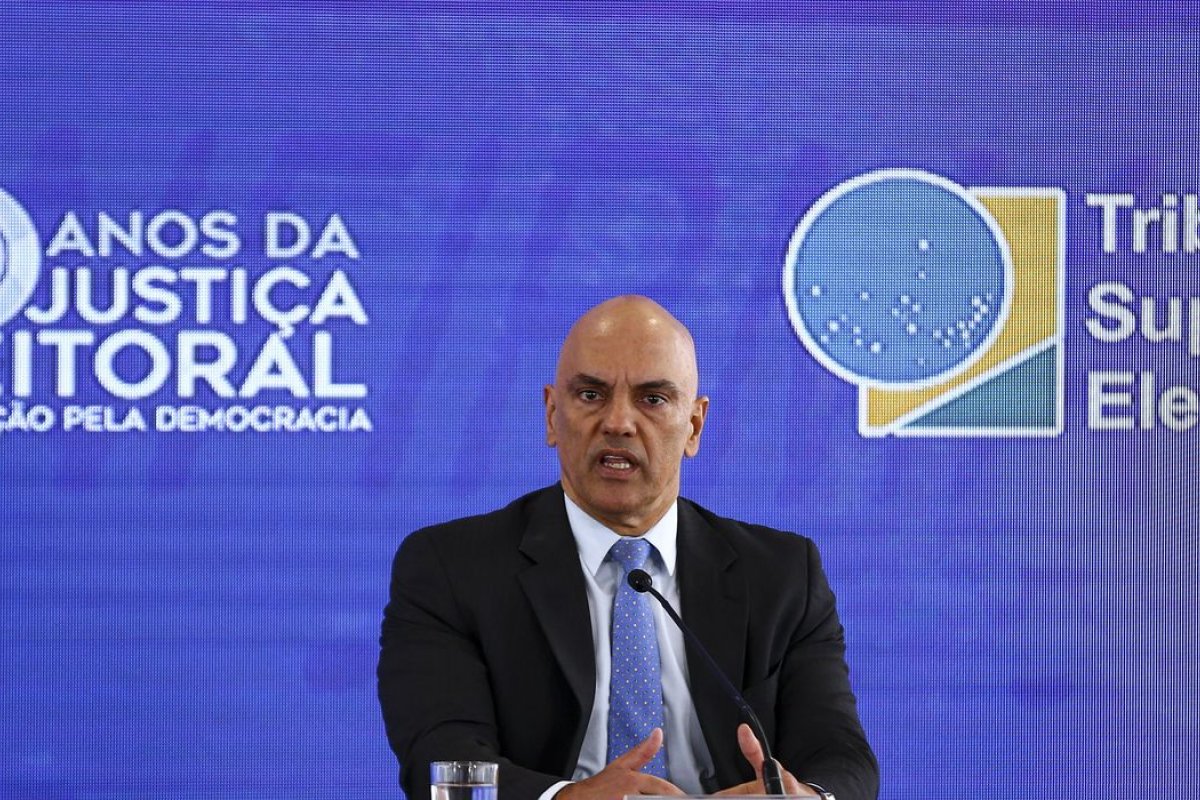 Alexandre de Moraes suspende autorização de porte de armas de fogo no Distrito Federal