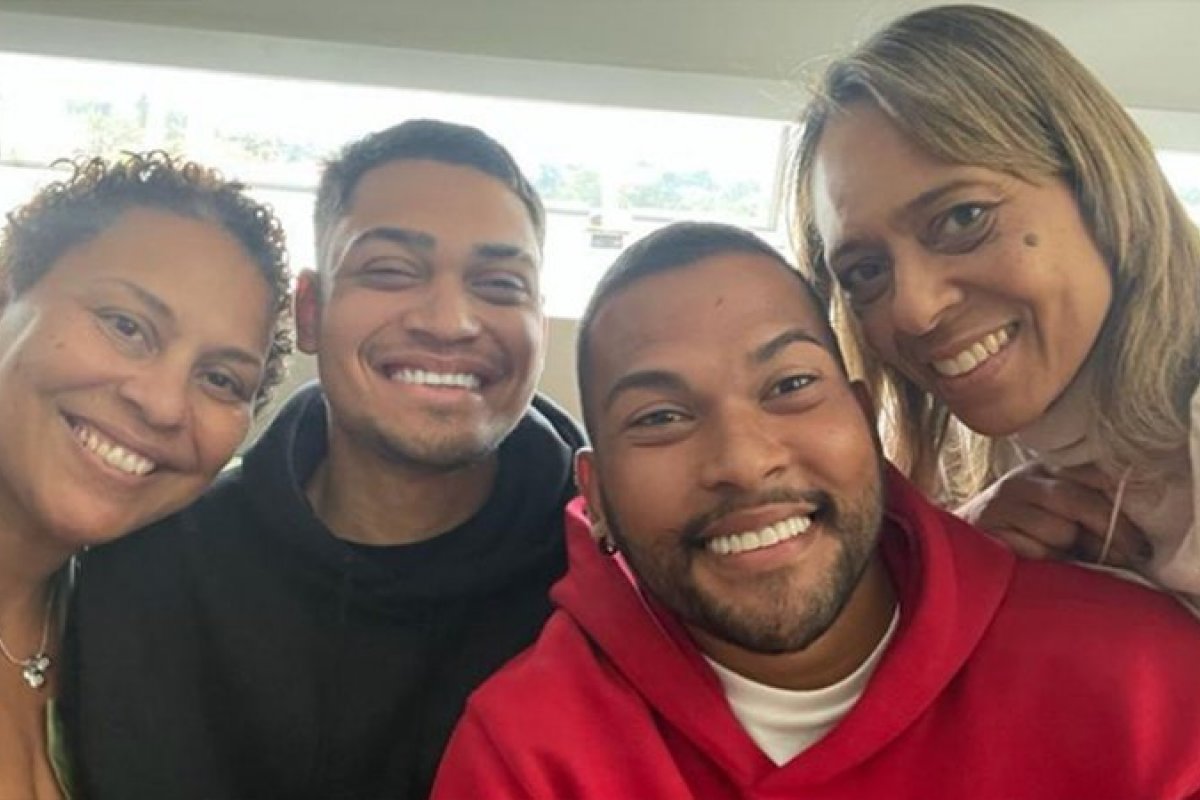 Neto de Pelé, um dos filhos de Sandra Regina – que lutou na justiça para ser reconhecida como filha do ex-jogador – foi visitar o avô no hospital e falou sobre este momento!