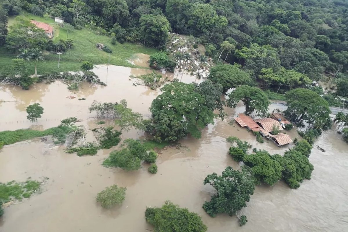 AL-BA aprova projeto de lei que prevê R$ 100 milhões em recursos para auxiliar vítimas da chuva