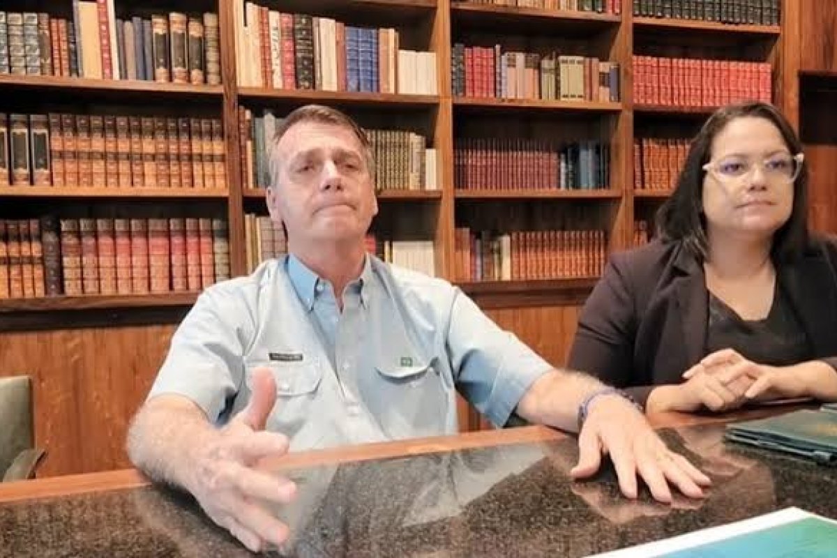 “Hoje o mundo todo chora”, lamenta Bolsonaro a morte do Rei do Futebol