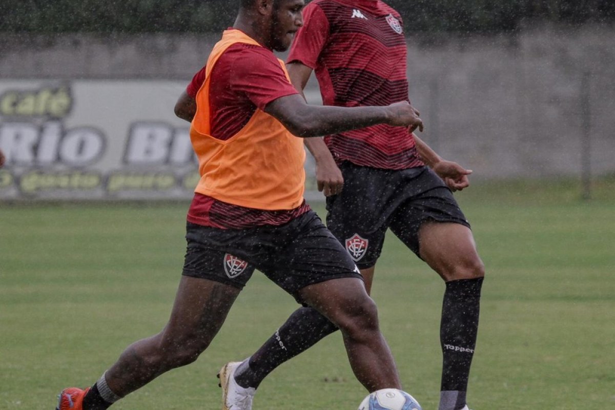 Vitória retoma os treinos para encarar o Coritiba na última rodada da Série B