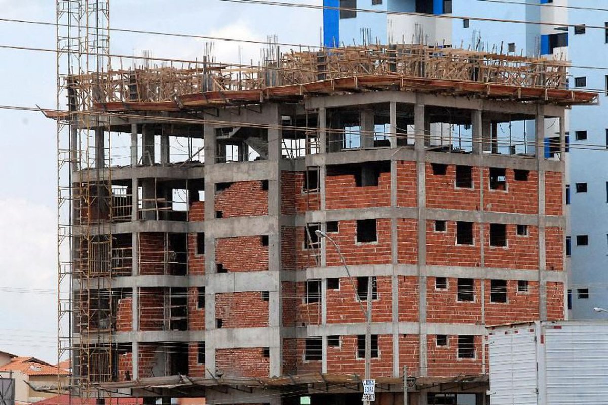 Atividade e emprego na construção civil alcançam maior nível em sete anos