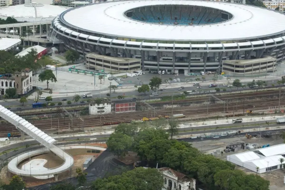  Avenida  que circunda o estádio do Maracanã vai passar a se chamar Avenida Pelé