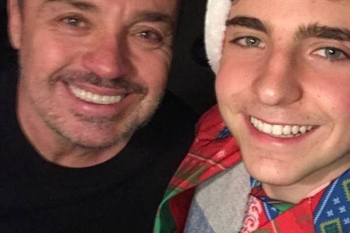 Filho de Gugu assina liberação para transferir o corpo do apresentador para o Brasil 