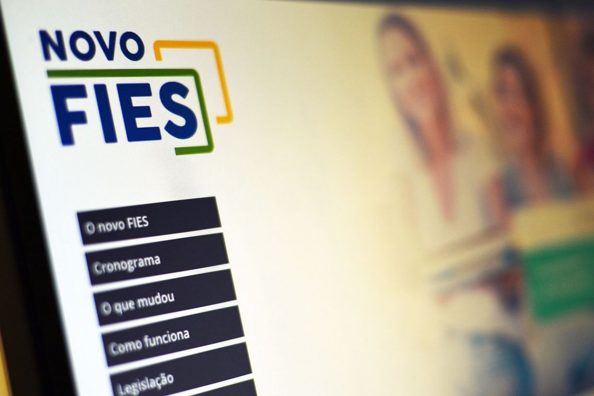 Prazo para renovação de contrato do Fies termina no sábado (30)