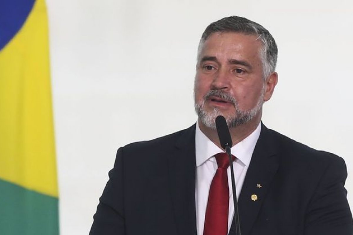 Em discurso de posse, Paulo Pimenta dá fim em 'cercadinhos' e garante combater 'fake news'