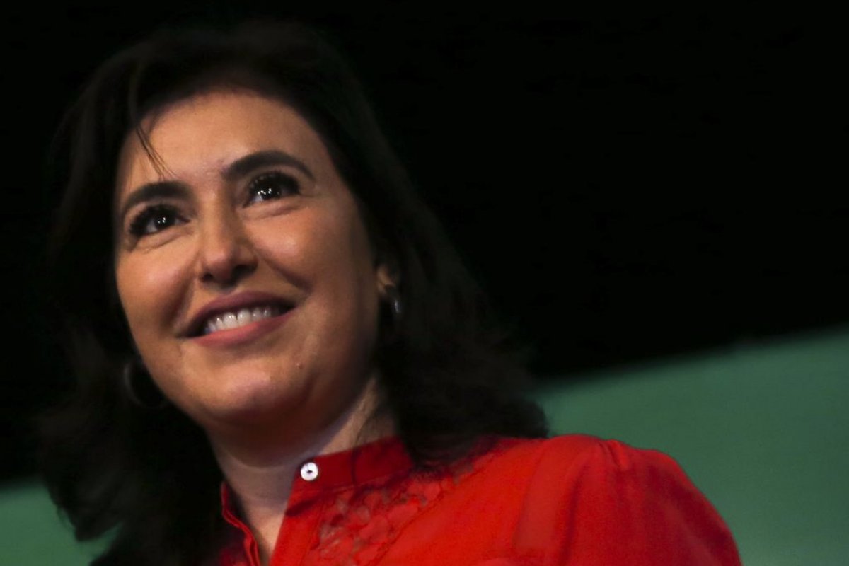 Simone Tebet diz que está com dificuldade para encontrar mulheres pretas e compor uma equipe com diversidade