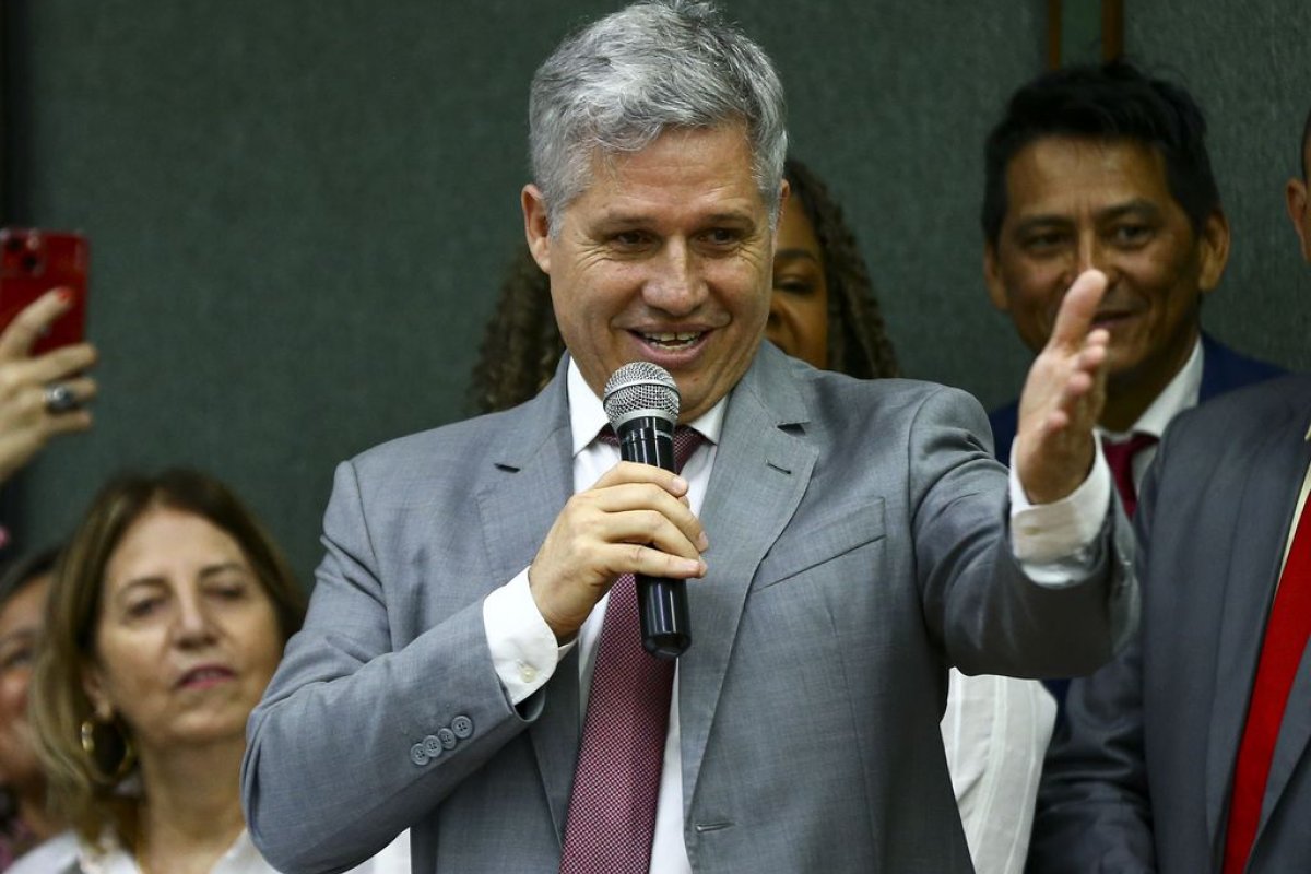 Ministro da Agricultura decide regular o preço dos grãos com a Conab
