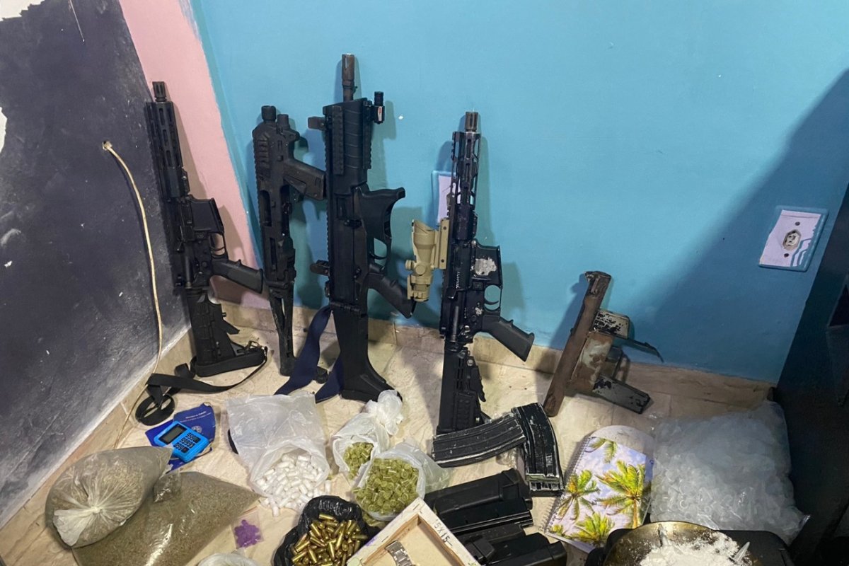 PM apreende armas e drogas no Arenoso, bairro de Tancredo Neves