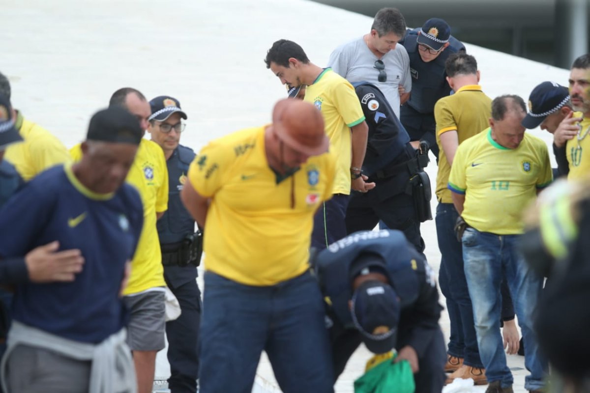 Manifestantes presos na Esplanada passam por audiência de custódia nesta segunda-feira (9)