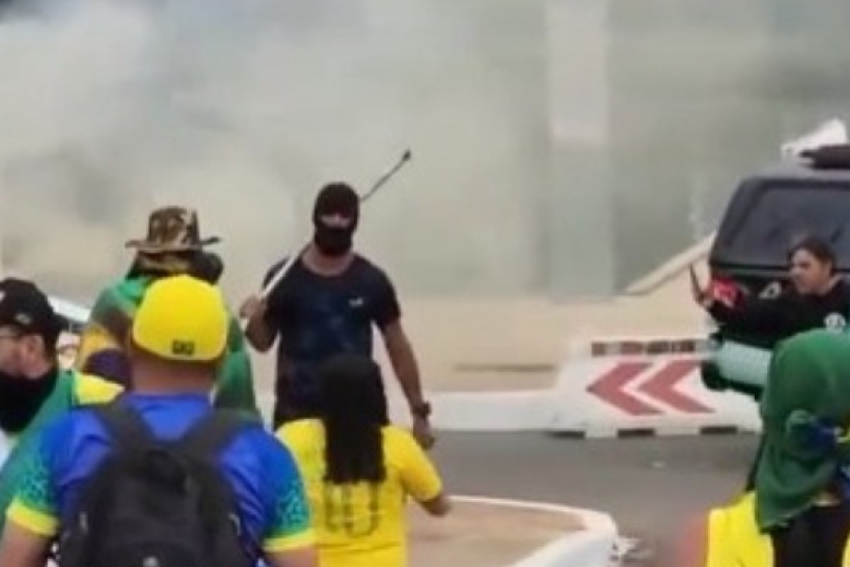 Vídeo: manifestantes apontam infiltrado nos atos de vandalismo: ‘Vagabundo’