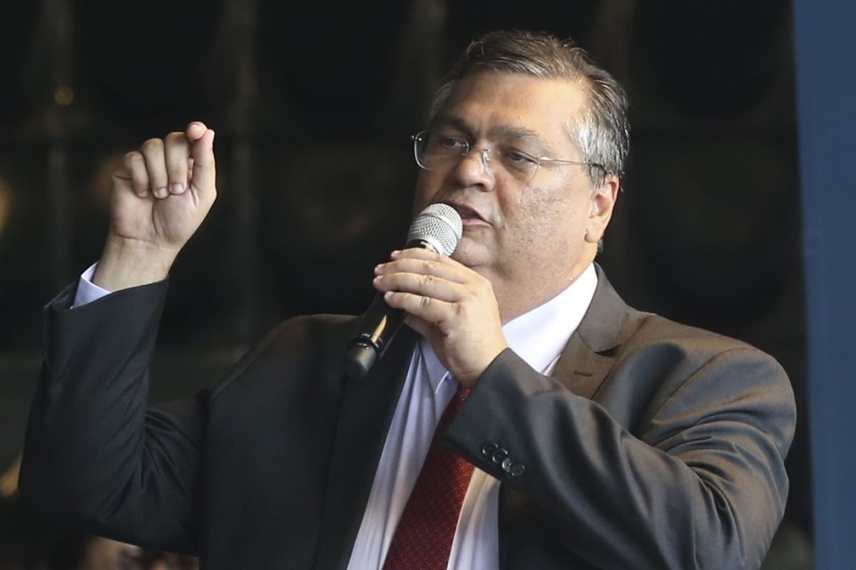 Dino chama atos contra os Três Poderes de ‘Capitólio brasileiro’ 