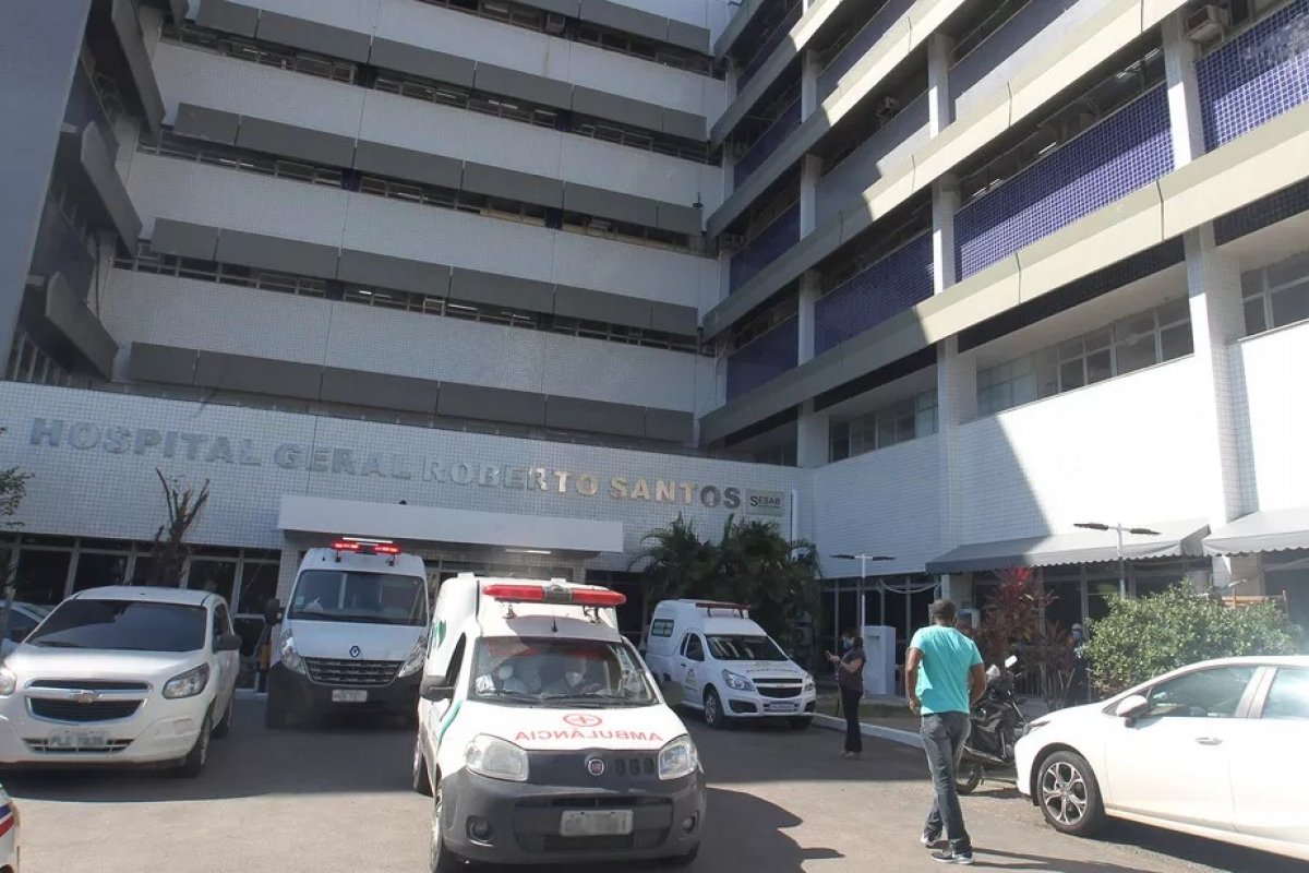 Motorista de transporte por aplicativo é baleado durante assalto em Salvador