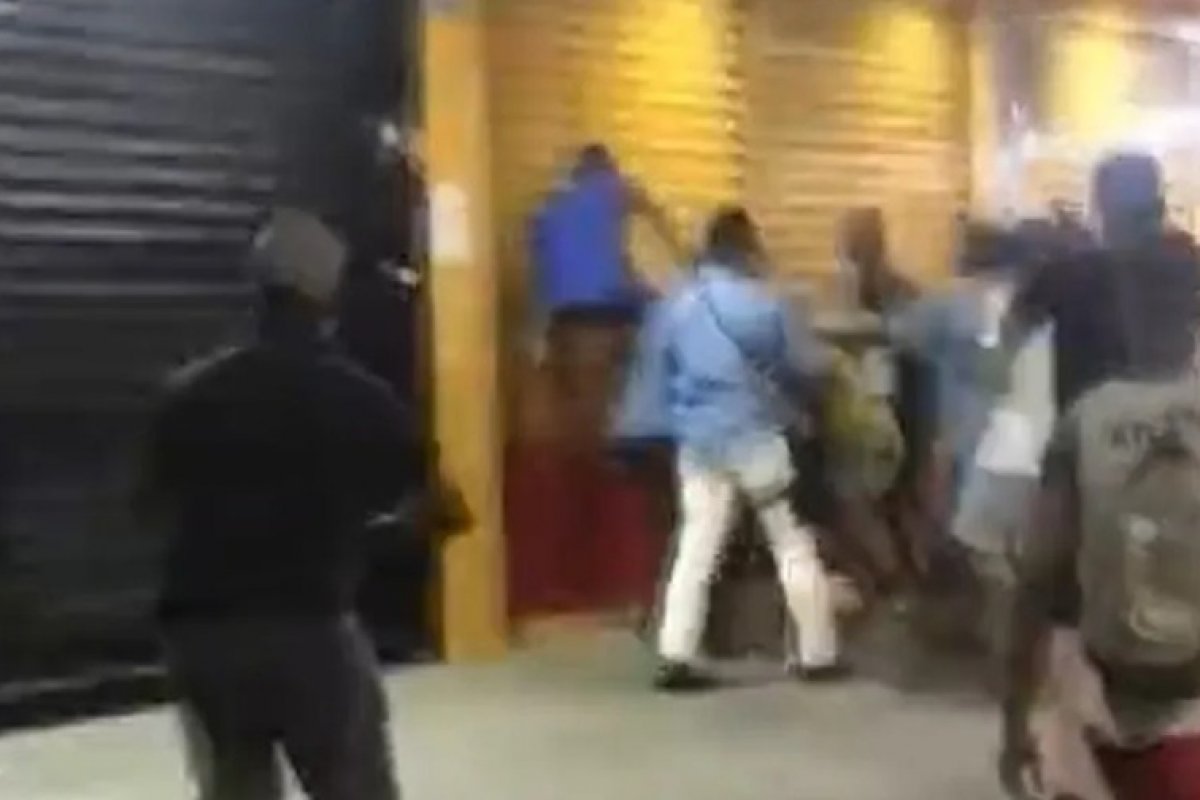 Suspeitos de assalto são detidos após serem agredidos por moradores em Salvador