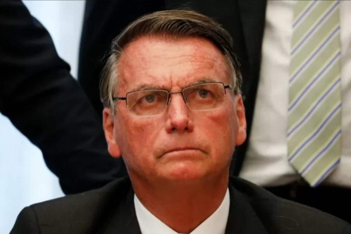 Bolsonaro usou cartão corporativo com hotéis, sorveterias e padarias durante  mandato