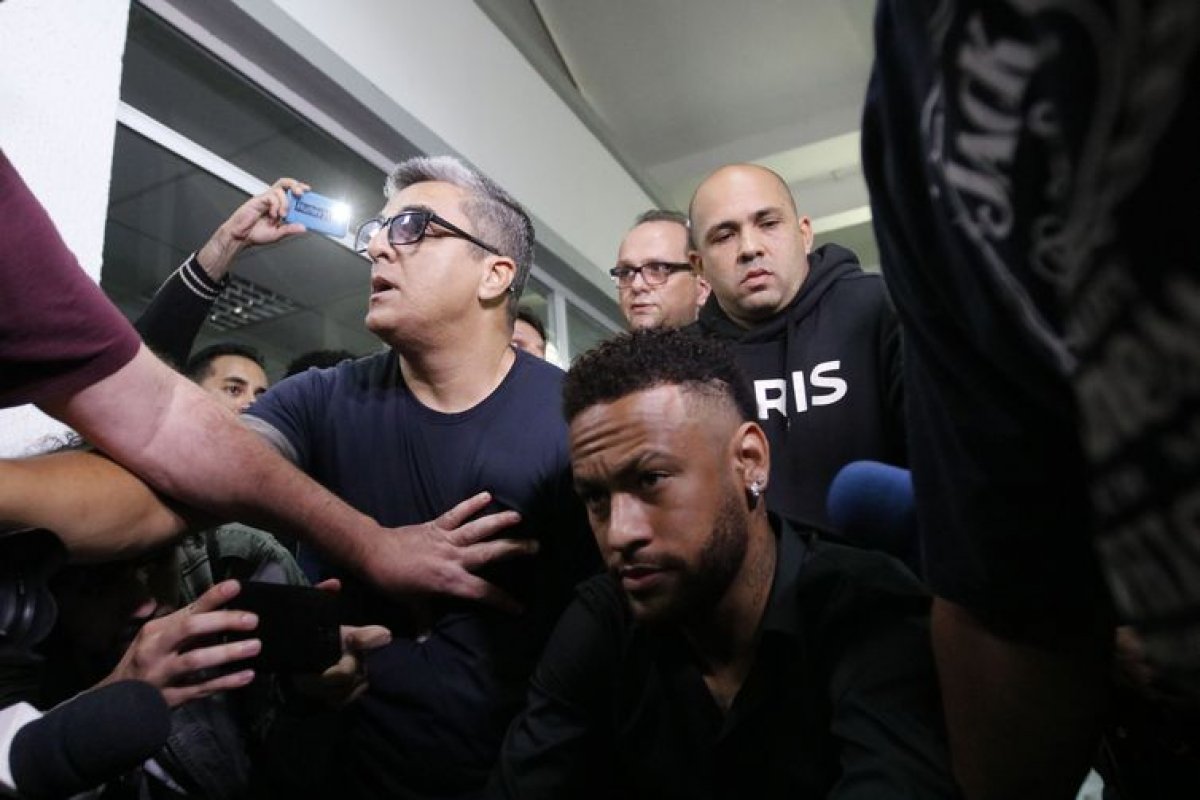 Caso Neymar: assessoria nega cancelamento de patrocínios