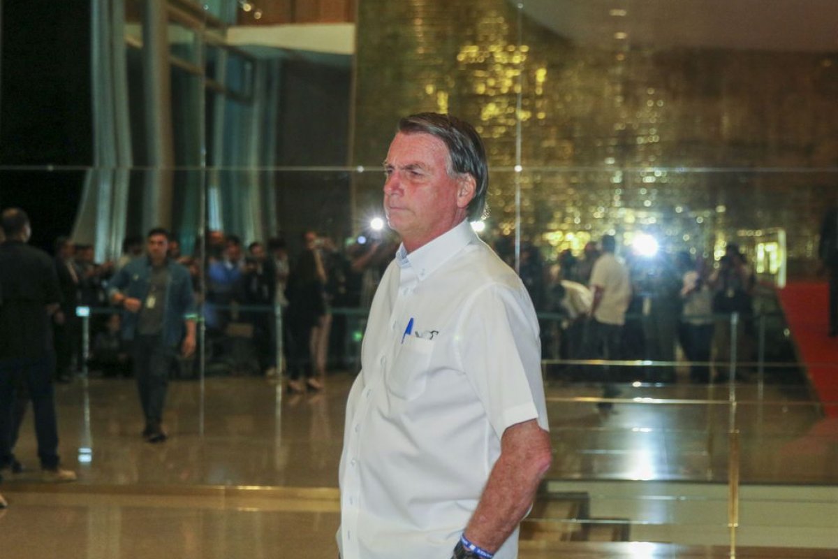STF acolhe pedido da PGR e inclui Bolsonaro nas investigações sobre atos de vandalismo em Brasília