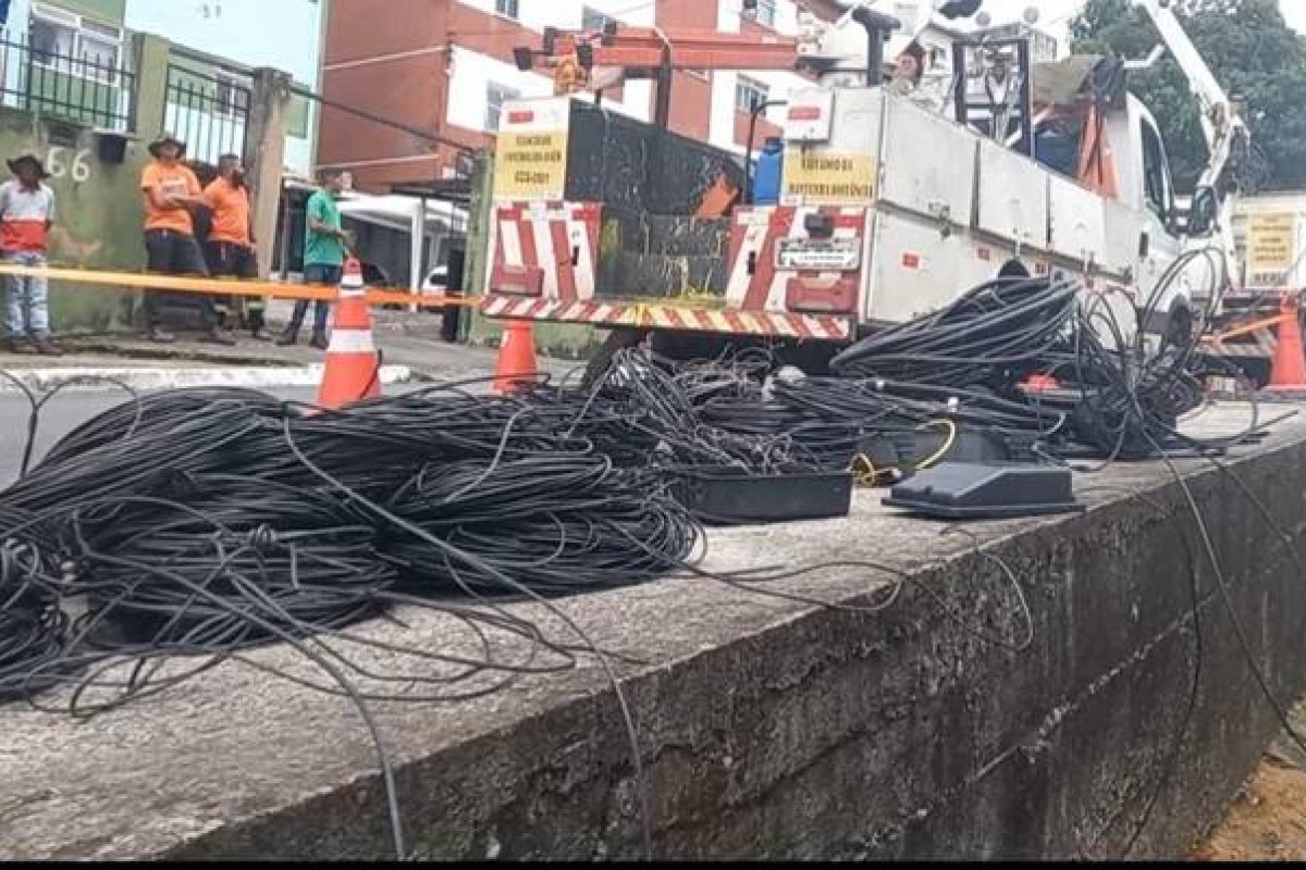 200 toneladas de fiação irregular de telecomunicação são retiradas na Bahia em 2022