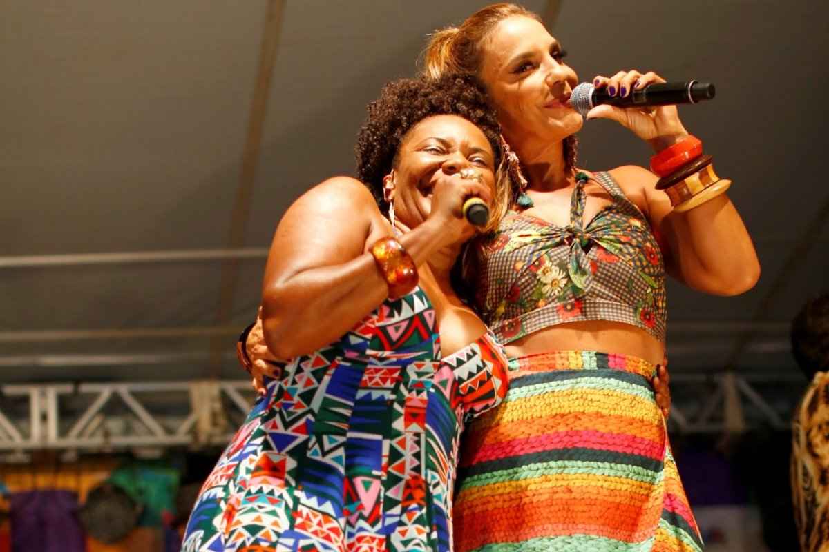 Margareth Menezes recebe Ivete Sangalo na 5ª edição do Mercado Iaô, na Ribeira 