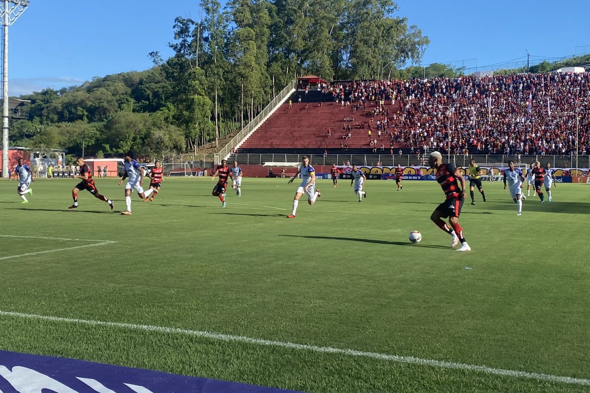 Vitória é goleado pelo Itabuna em pleno Barradão 