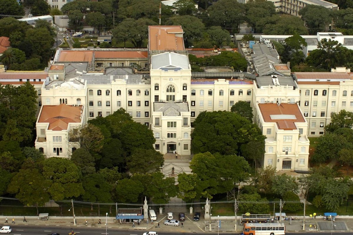 Estudante é acusada de ter desviado quase R$ 1 milhão que seriam utilizados para financiar a festa de formatura 